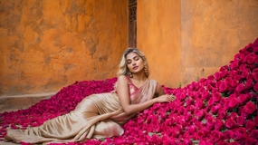 性感妖娆金发美女个人艺术摄影图片